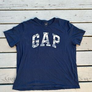 Gap t shirt